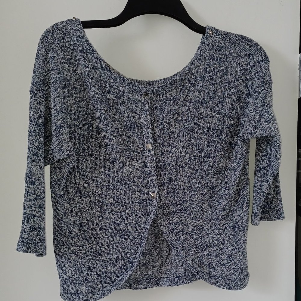 Blu Pepper 3/4 Sleeve Knit Top w/Rivets & Cutout Details in Blue/White Sz S